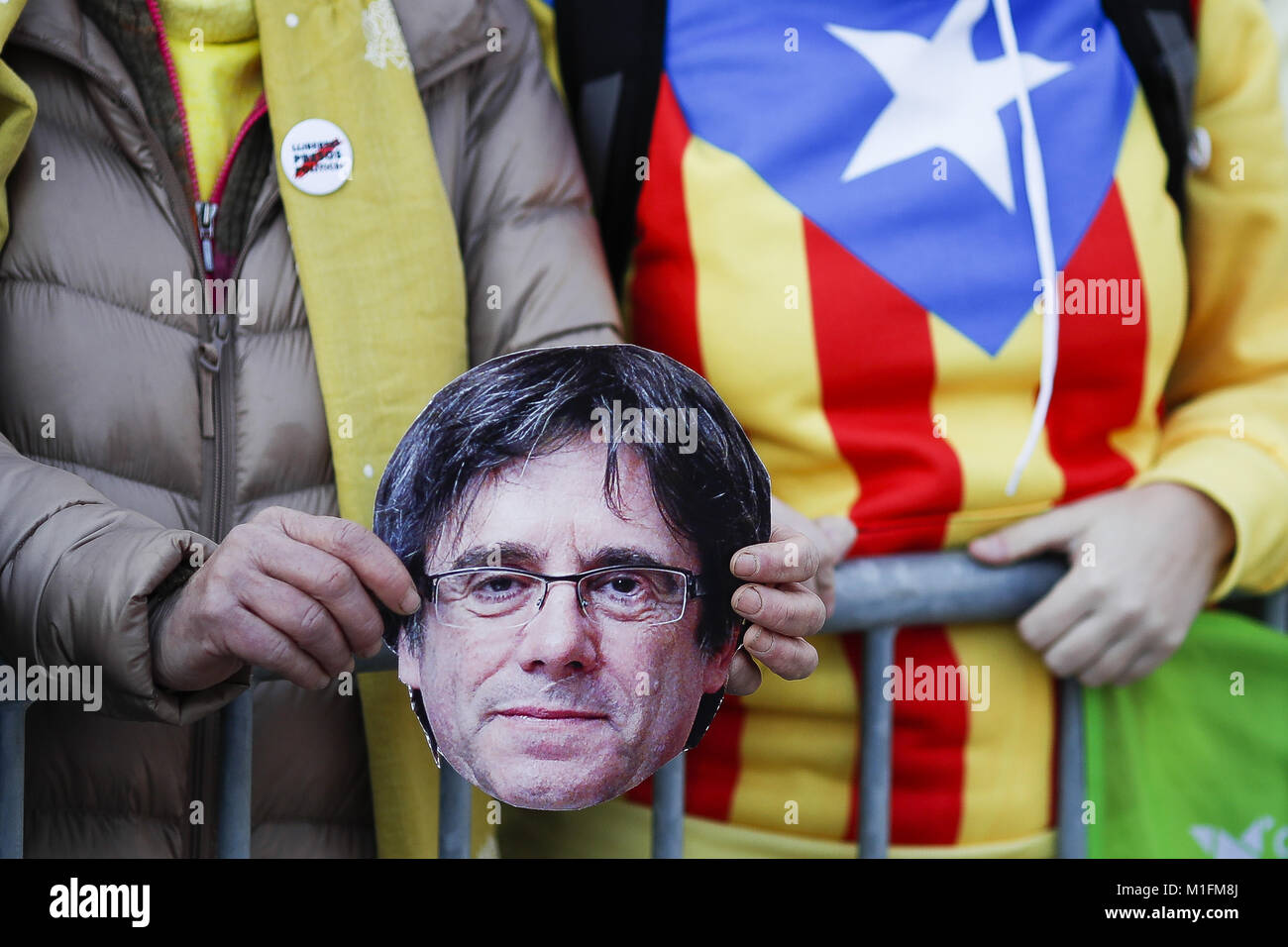 Barcelona, Catalonia, Spain. 30th Jan, 2018. January 30, 2017 - Barcelona, Spain - Catalan Parliament investment; Carles Puigdemont mask in the parliament. Credit: Eric Alonso/ZUMA Wire/Alamy Live News Stock Photo