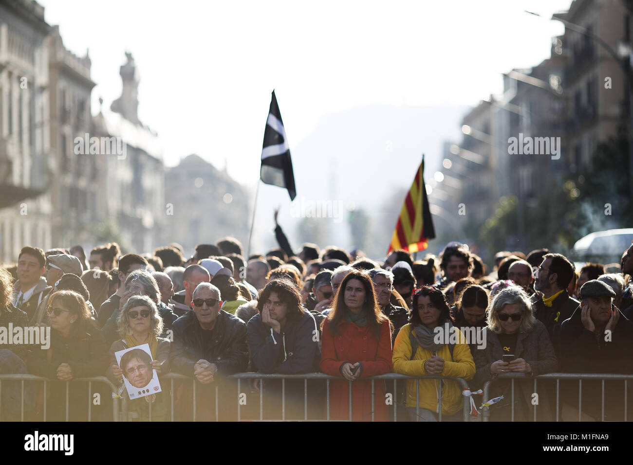 Barcelona, Catalonia, Spain. 30th Jan, 2018. January 30, 2017 - Barcelona, Spain - Catalan Parliament investment; Thousand people concentrates in the Catalan Parliament. Credit: Eric Alonso/ZUMA Wire/Alamy Live News Stock Photo