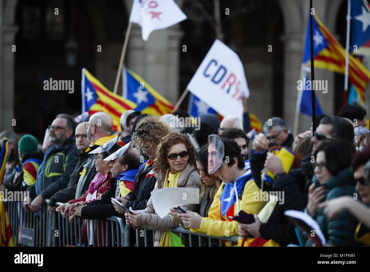 Barcelona, Catalonia, Spain. 30th Jan, 2018. January 30, 2017 - Barcelona, Spain - Catalan Parliament investment; Thousand people concentrates in the Catalan Parliament. Credit: Eric Alonso/ZUMA Wire/Alamy Live News Stock Photo