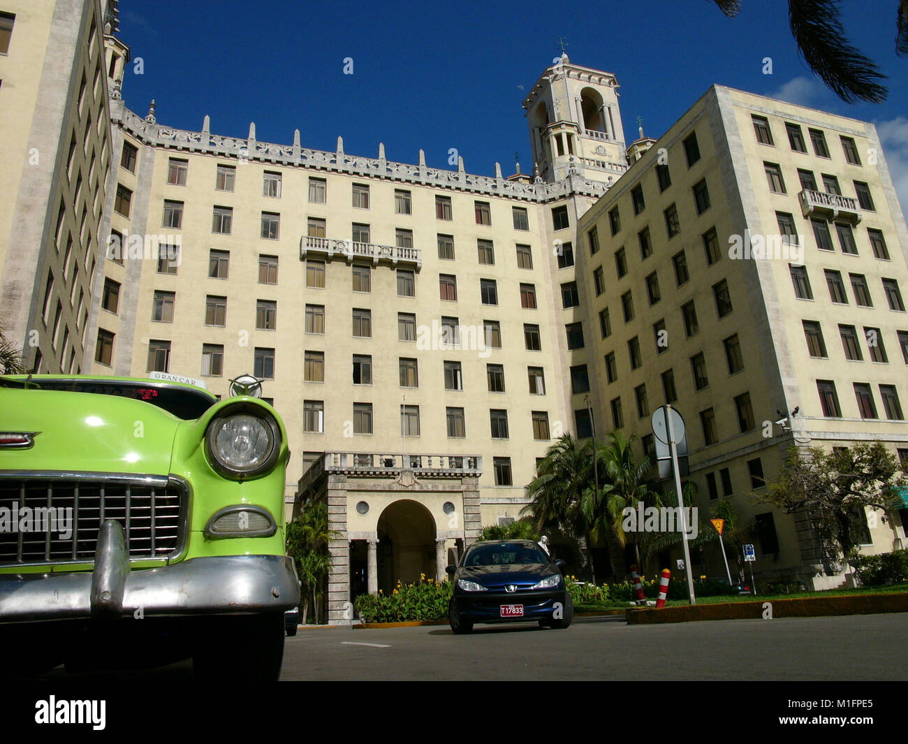 Mar 28, 2006 - Havana, CUBA - The Hotel Nacional de Cuba, Cuba's most prestigious and famous hotel. The Republic of Cuba is located in the northern Caribbean and south of the United States. The first European to visit Cuba was explorer Christopher Columbus in 1492. Centuries of colonial rule and revolutions followed. Batista was deposed by Fidel Castro and Che guevara in 1953. After the revolution trade with comminist Russia grew. The economy was hit hard in the 1990s following the collapse of the Soviet Union. Cuba currently trades with almost every nation in the world, albeit with restrictio Stock Photo