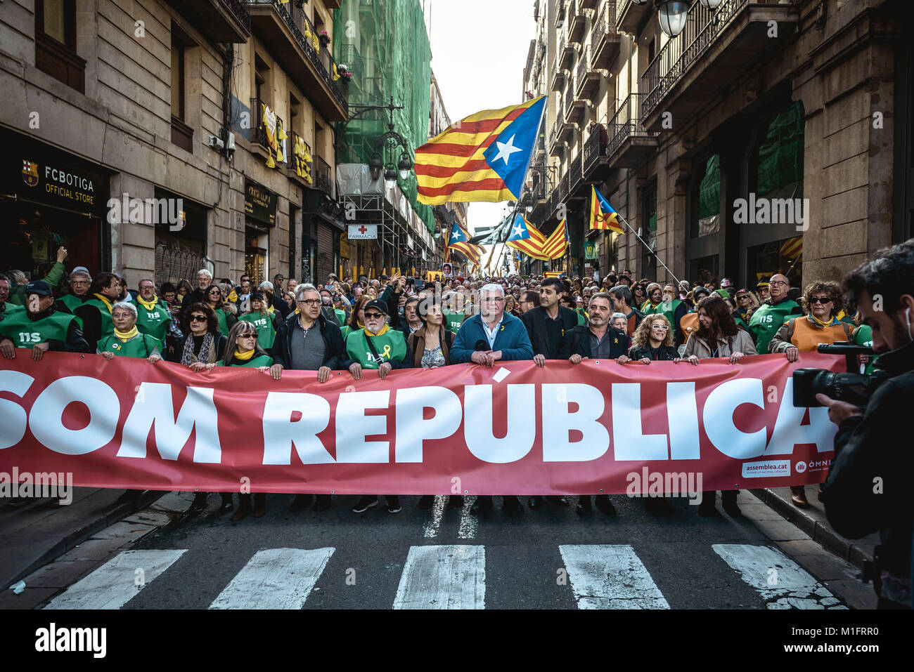 Barcelona, Spain. 30 January, 2018:  Catalan separatists march behind their banner reading 'We are Republic' as they protest to maintain today's investiture session at the Catalan Parliament. The Catalan Parliament has postponed today's vote for the Presidency of the Generalitat after recent decisions by Spain's Constitutional Court but sticks with Carles Puigdemont, Catalonia's fugitive ex-president. Credit: Matthias Oesterle/Alamy Live News Stock Photo