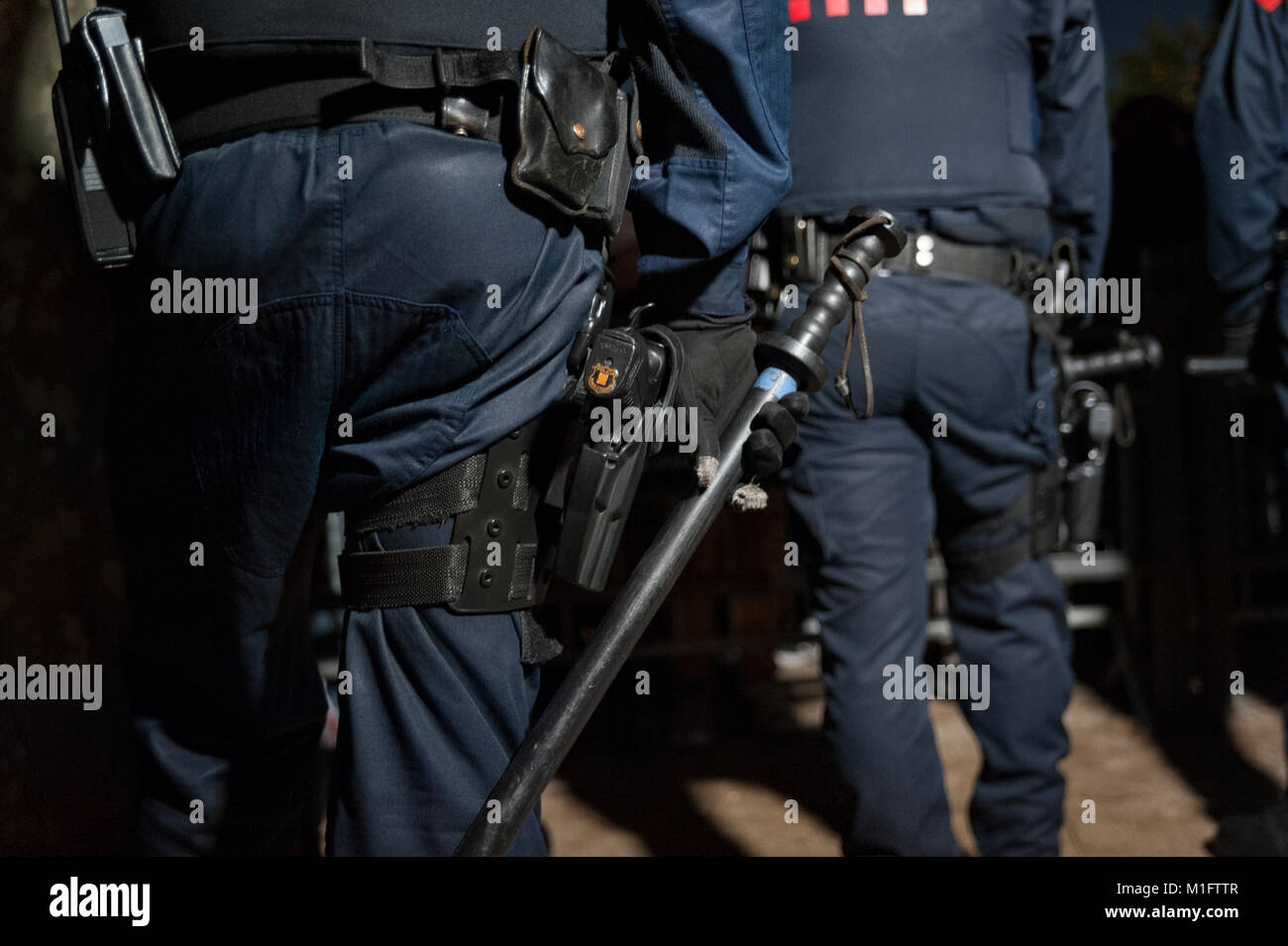 Barcelona, Spain. 30 jan, 2018. Hundreds of people concentrated at the gates of the park of the "Ciudadela" have managed to break the security cord set by the autonomic police "mosses de escuadra" and have reached the doors of the Catalan parliament. Today Carles Puigdemont was chosen as president of the Generalitat de Catalonia, but the ruling of the constitutional court they decided to postpone the appointment. Credit: Charlie Perez/Alamy Live News Stock Photo