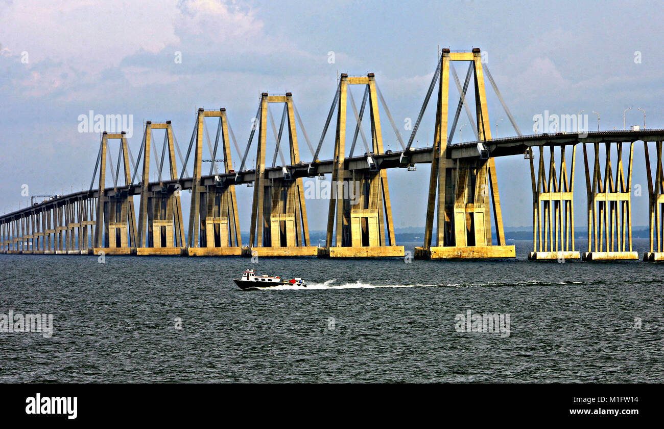 Maracaibo, Zulia, Venezuela. 27th Oct, 2010. October 27, 2010. The ''General Rafael Urdaneta'' bridge, also known as the ''bridge over the lake of Maracaibo'', was built in reinforced and prestressed concrete, and has a length of 8678 m and 134 pillars. It is one of the largest in the world in its kind, the second longest in Latin America, only after the Rio-Niter''”i Bridge in Brazil was inaugurated by President R''”mulo Betancourt, on August 24, 1962, after 4 years of construction. In Maracaibo, Zulia state. Photo: Juan Carlos Hernandez (Credit Image: © Juan Carlos Hernandez via ZUMA Wir Stock Photo