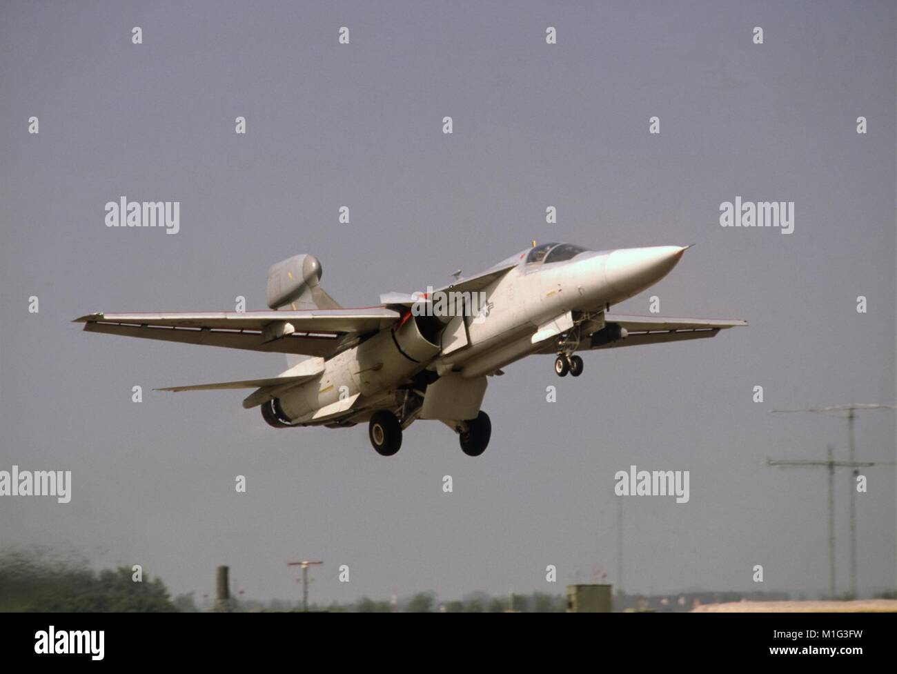 electronic warfare aircraft EF 111 'Raven' of US Air Force take off from the air base of Upper Heyford (GB), June 1988 Stock Photo