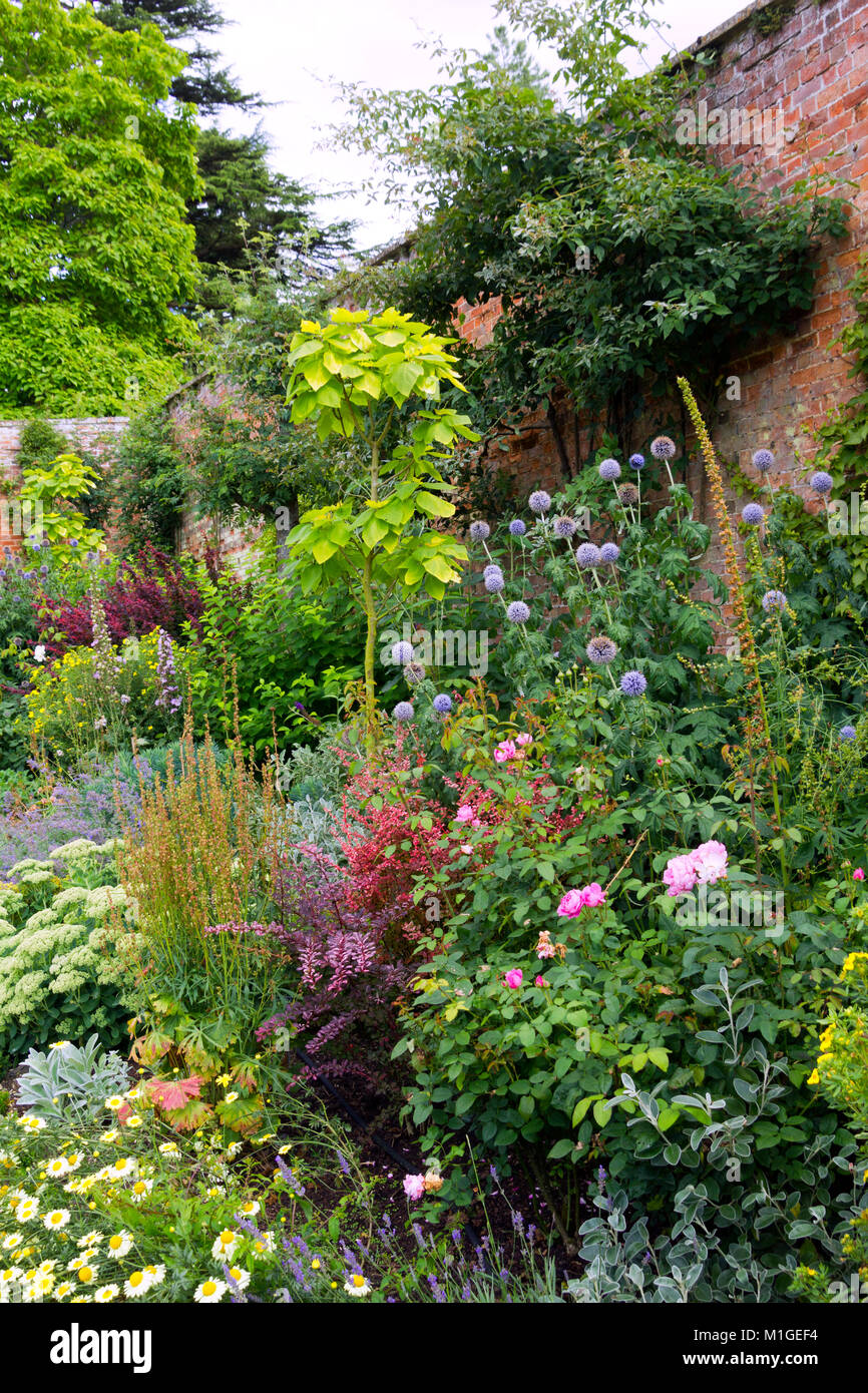 Walled garden england hi-res stock photography and images - Alamy