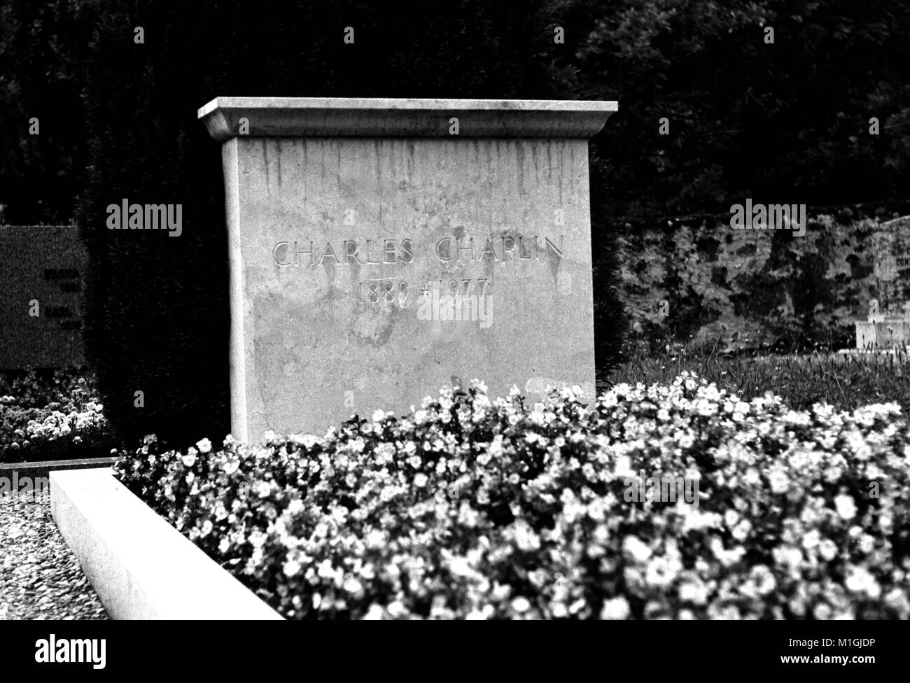 Charlie chaplin grave hires stock photography and images Alamy