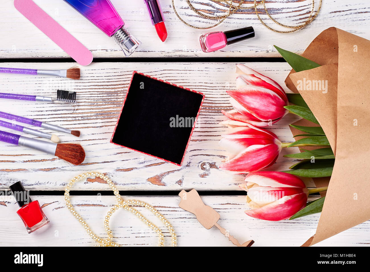 Empty makeup box hires stock photography and images Alamy