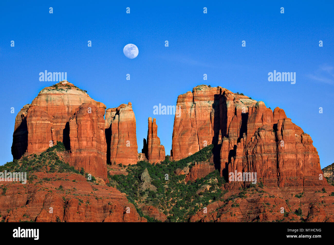 Cathedral rock and full moon, Sedona, Arizona Stock Photo Alamy