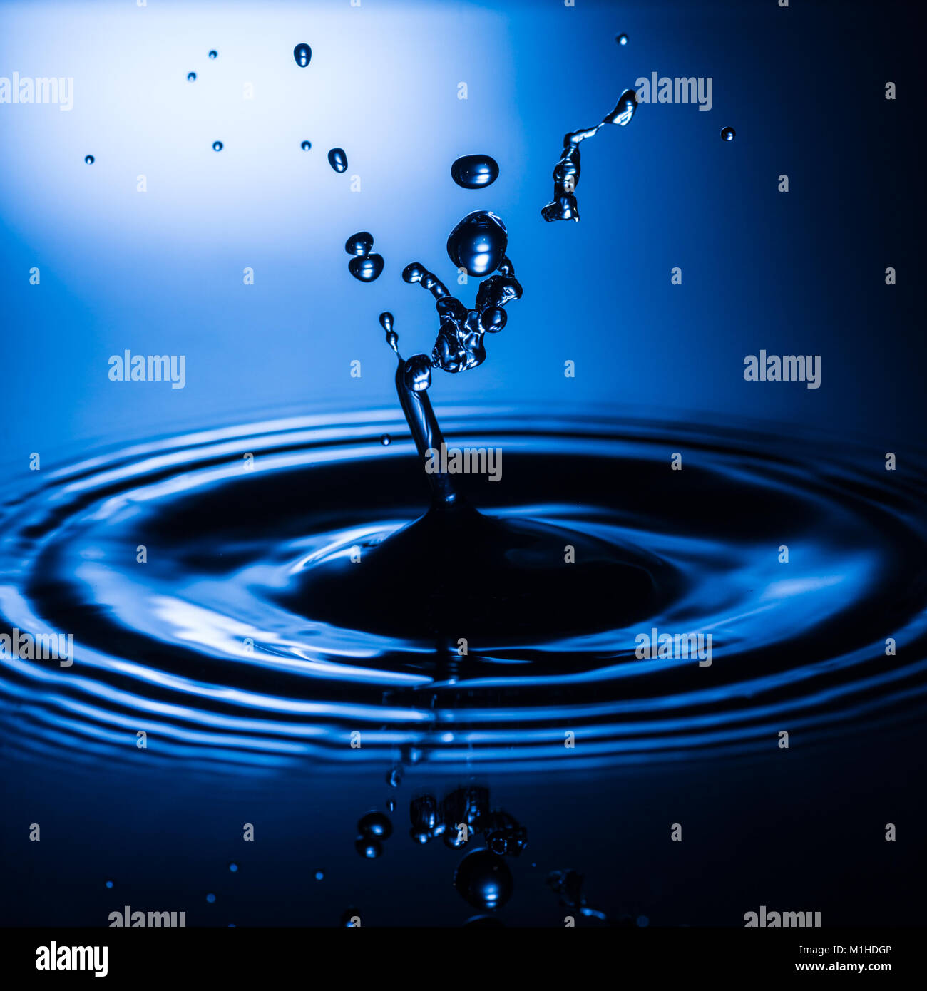 Water drop splash hi-res stock photography and images - Alamy