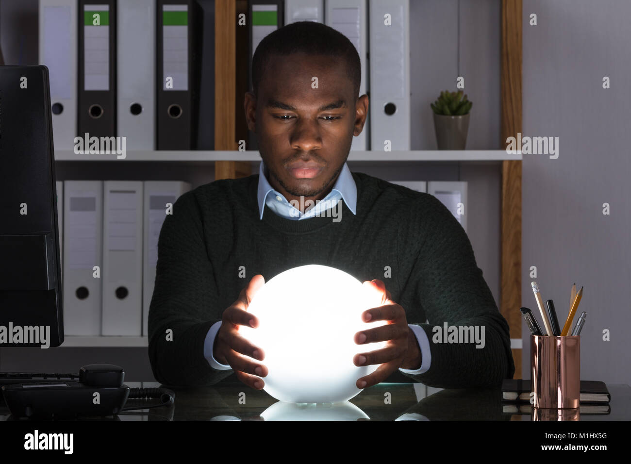 Hands holding crystal ball hi-res stock photography and images - Alamy
