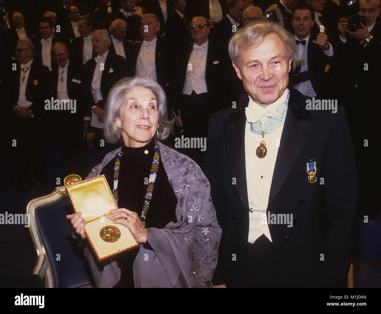 NADINE GORDIMER South African Author with her Nobel Prize in Literature 1991 with the Secretary of Swedish Academy Sture Allén Stock Photo