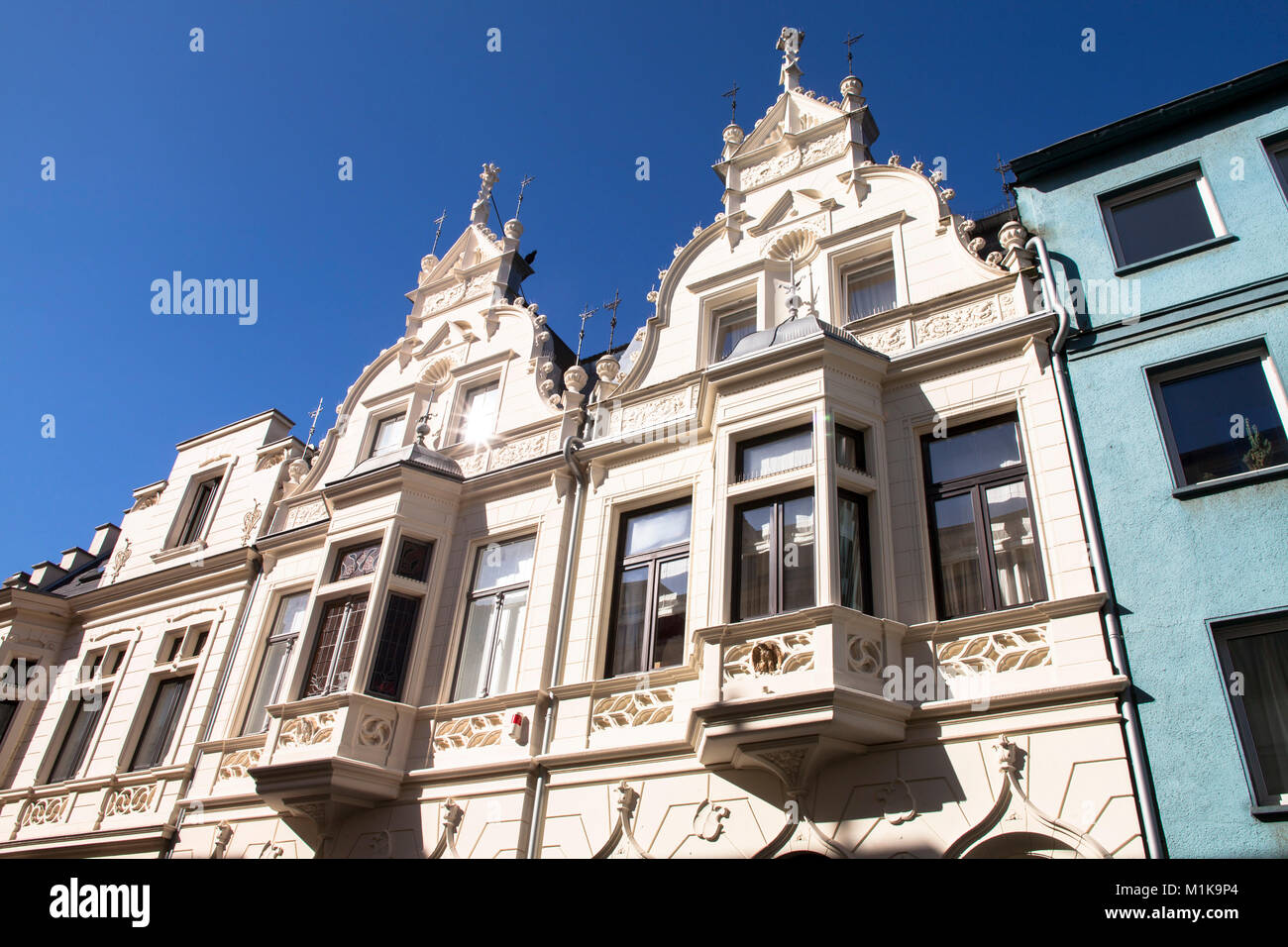 Germany, Cologne, houses at the Simrock street in the district Ehrenfeld.  Deutschland, Koeln, Haeuer in der Simrockstrasse im Stadtteil Ehrenfeld  Stock Photo - Alamy