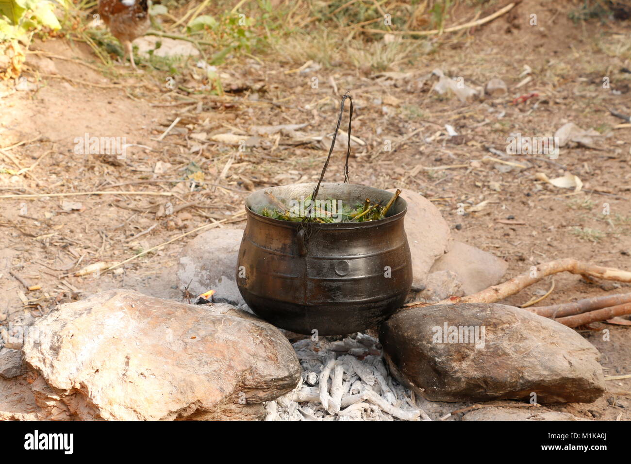 African Cooking Pot Stock Photos & African Cooking Pot Stock Images Alamy