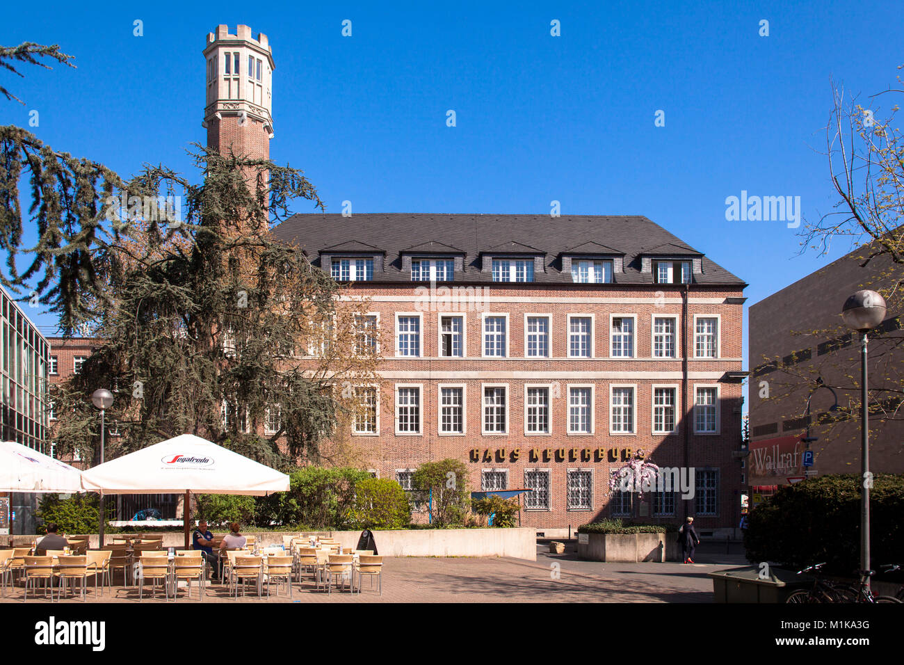 Germany Cologne The Building Haus Neuerburg At The Square Guelichplatz In The Historic Town Deutschland Koeln Haus Neuerburg Am Guelichplatz In Stock Photo Alamy