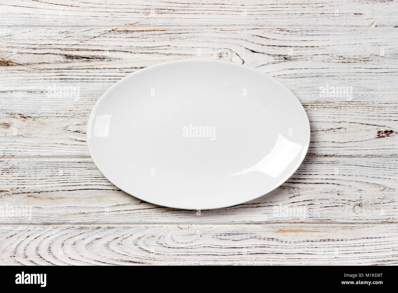 Empty white plate on wooden table. top view Stock Photo - Alamy