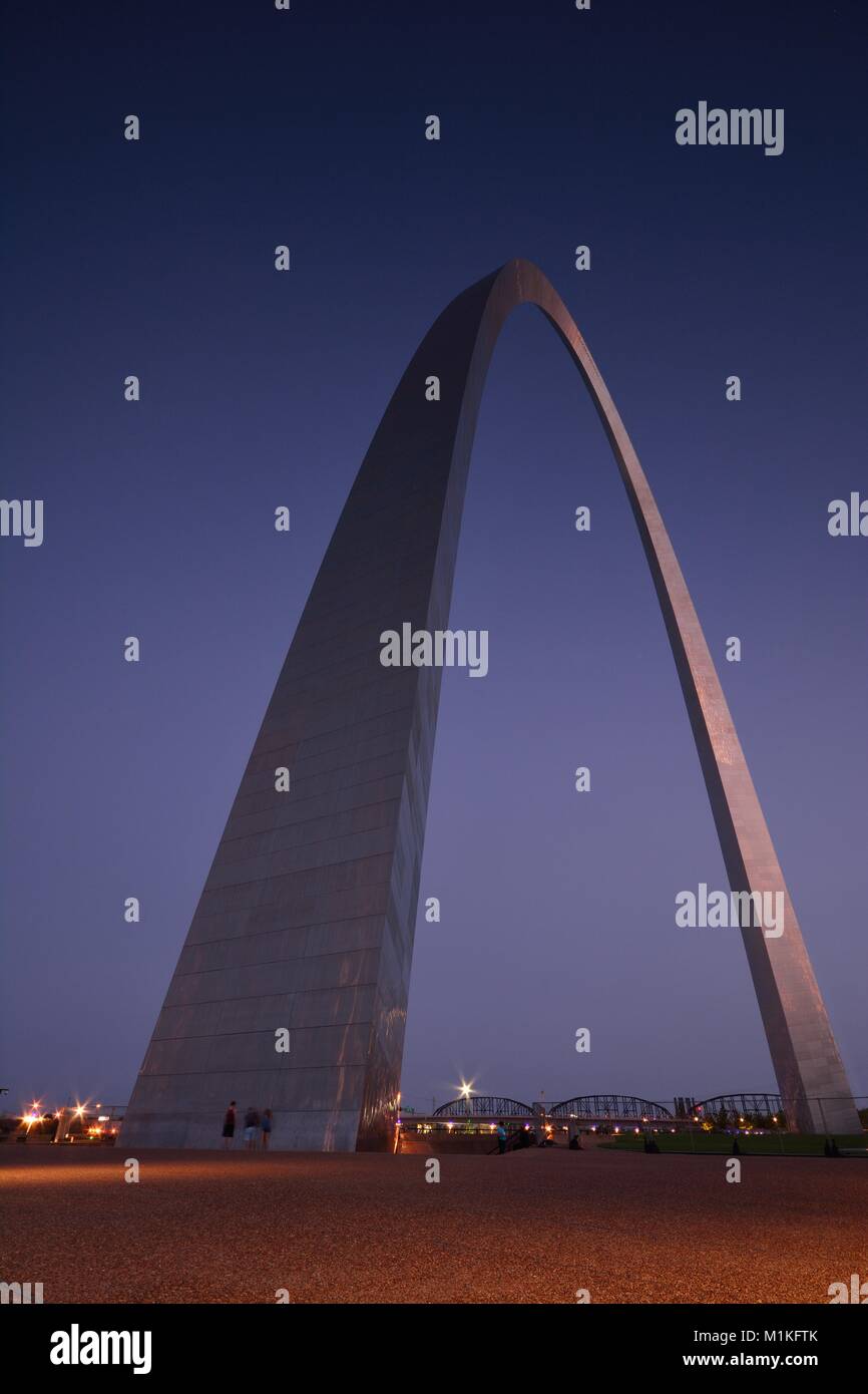Gateway Arch at sunset in St. Louis, Missouri Stock Photo - Alamy