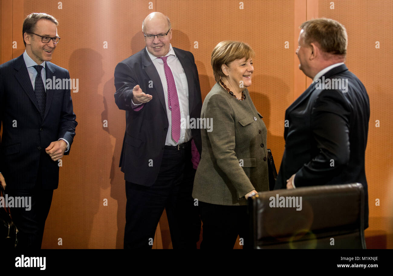 Berlin, Germany. 31st Jan, 2018. German chancellor Angela Merkel (Christian Democratic Union - CDU, 2-R) arrives for a cabinet meeting with Peter Altmaier (CDU, 3-R), chancellery minister and president of the federal bank Jens Weidmann (L) at the federal chancellery in Berlin, Germany, 31 January 2018. The annual economic report for 2018 is among today's topics. Minister of health Hermann Groehe (CDU, R) greets them. Credit: Michael Kappeler/dpa/Alamy Live News Stock Photo