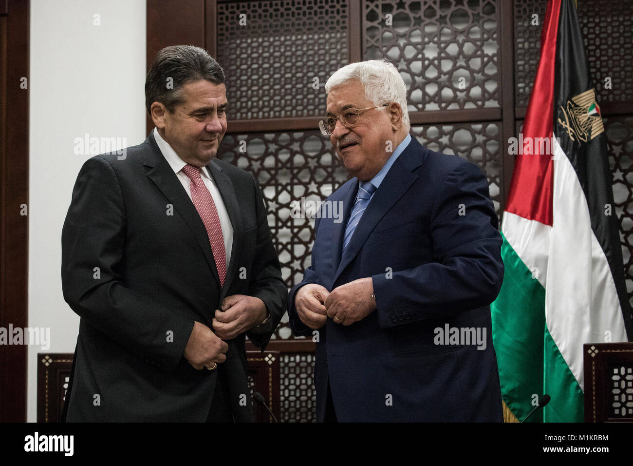 Ramallah, West Bank. 31st Jan, 2018. Palestinian President Mahmoud Abbas (Abu Mazen) meets with German Foreign Minister Sigmar Gabriel (L) in Ramallah, West Bank, 31 January 2018. Credit: Ilia Yefimovich/dpa/Alamy Live News Stock Photo
