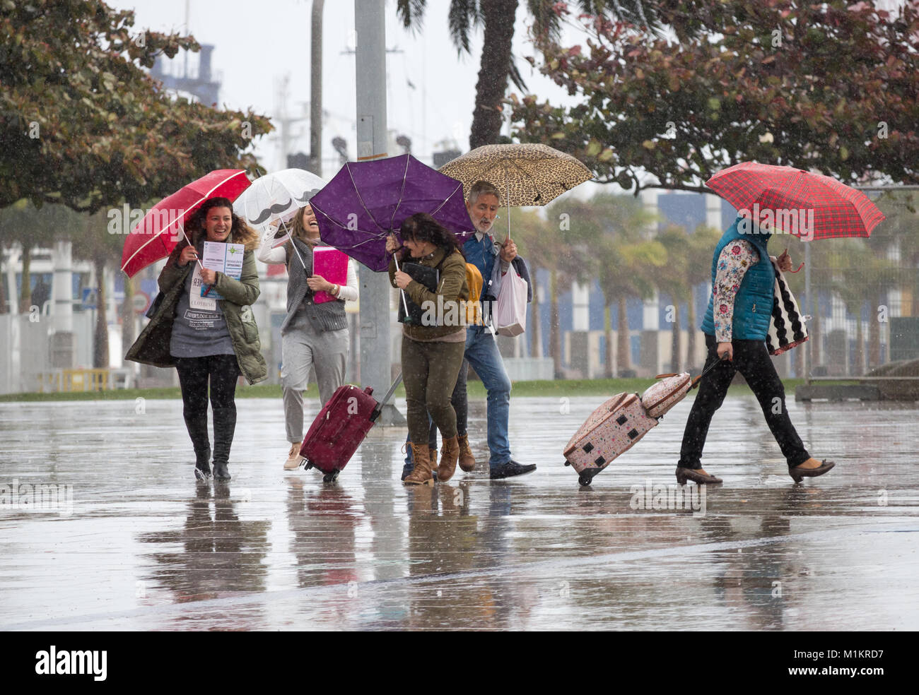 Las Palmas, Gran Canaria, Canary Islands, Spain. 31st January, 2018. Tourists and locals braving wet and windy conditions in Las Palmas on Gran Canaria. A popular sun destination for many