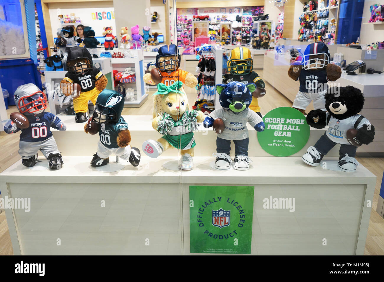 Minneapolis, Minnesota, USA. 31st January, 2018. A display of teddy bears in football uniforms in honor of the 2018 Super Bowl, at the Build a Bear Workshop in the Mall of America in Minneapolis, Minnesota, USA. Copyright: Gina Kelly/Alamy Live News Stock Photo