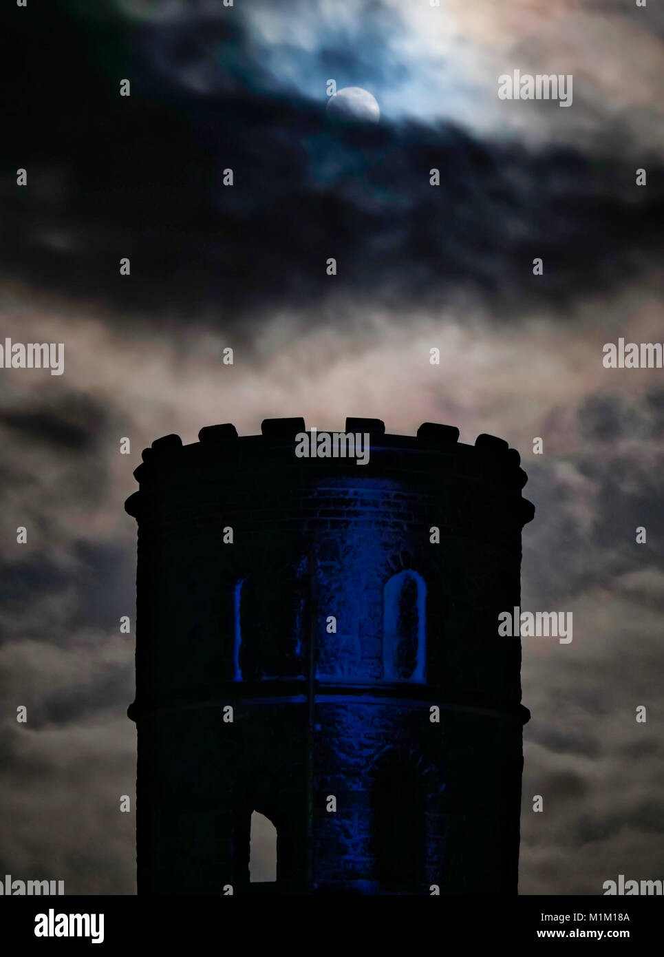 Buxton, UK. 31st Jan, 2018. UK Weather: super blue blood full moon Solomon's Temple Buxton Derbyshire, also called Grinlow Tower the Victorian Fortified hill marker above the spa town of Buxton in the Derbyshire Peak District National Park Credit: Doug Blane/Alamy Live News Stock Photo