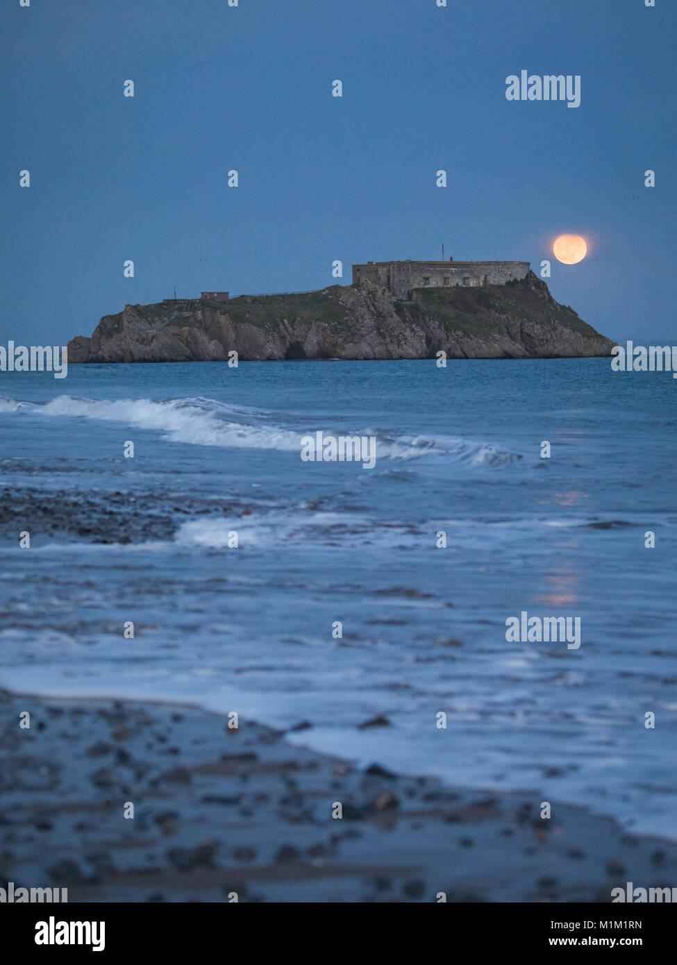 Tenby, Pembrokeshire. 31st Jan, 2018. The super ‘blue’ moon rising over St.Catherine’s Island and Fort. Tenby in Pembrokeshire, Wales Credit: Drew Buckley/Alamy Live News Stock Photo