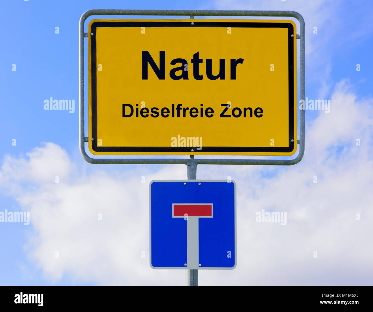 Dieselfreie Zone in der Natur auf Ortsschild Stock Photo