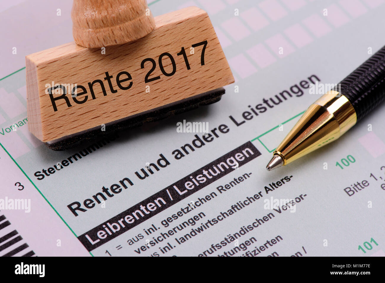 Rente 2017 und Steuererklärung Stock Photo