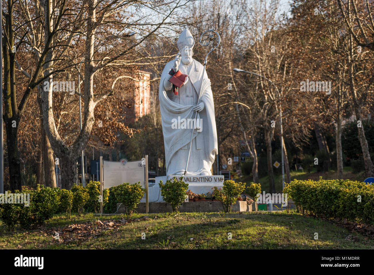 Saint valentine statue hires stock photography and images Alamy