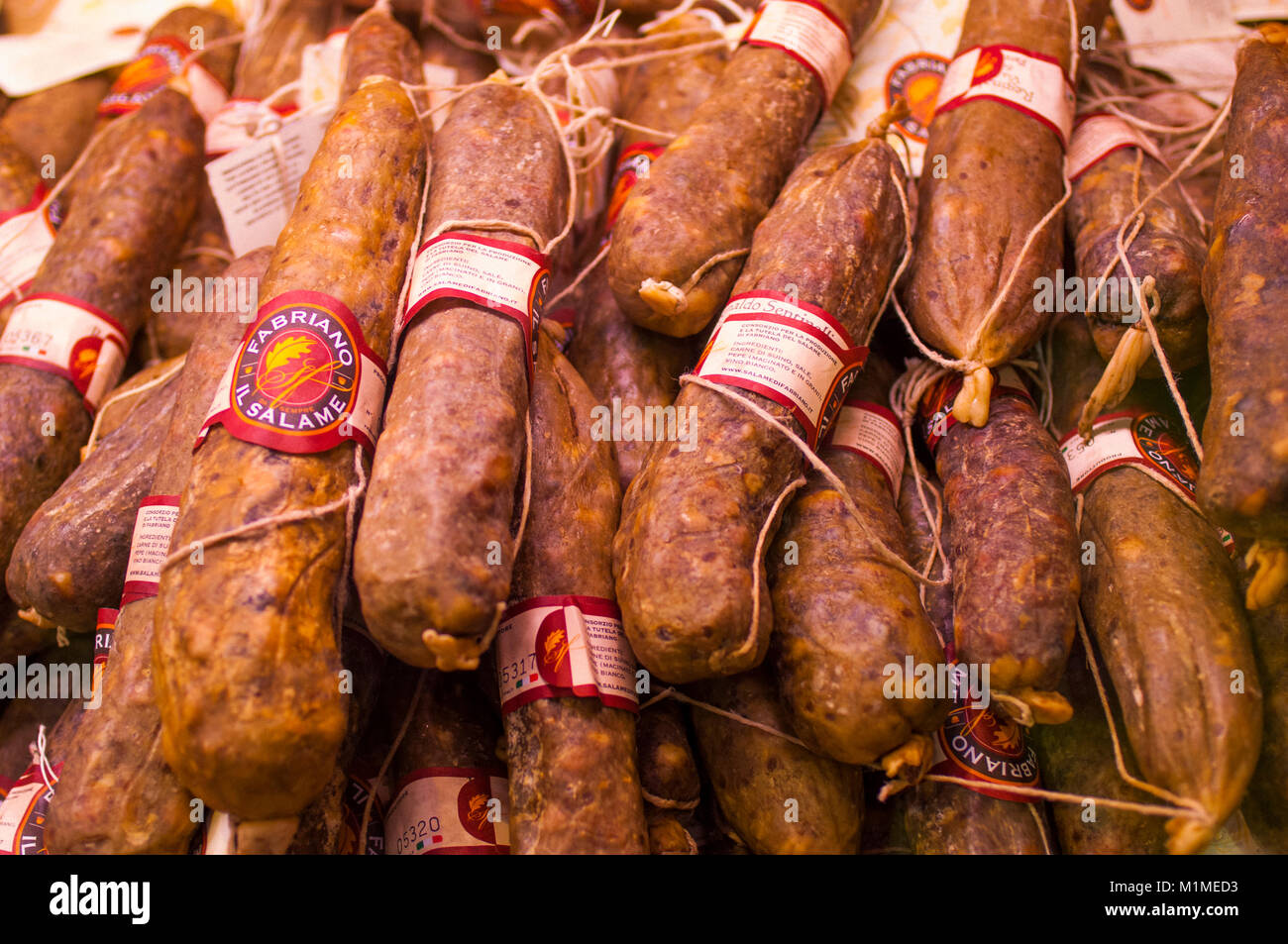 Affettare il salame immagini e fotografie stock ad alta risoluzione - Alamy