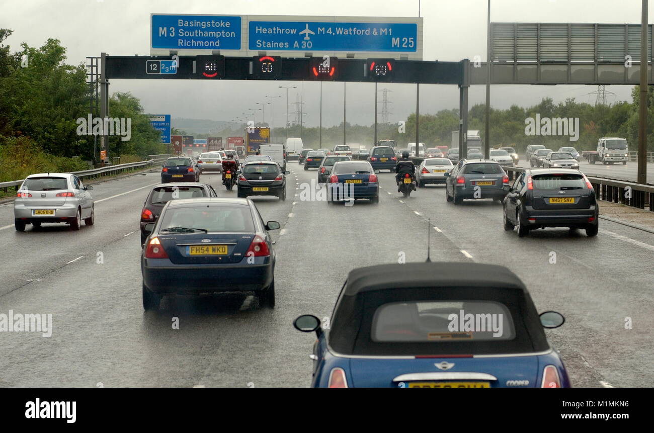 M25 MOTORWAY, LONDON,ENGLAND. IN THE WET. DRIVERS VIEW