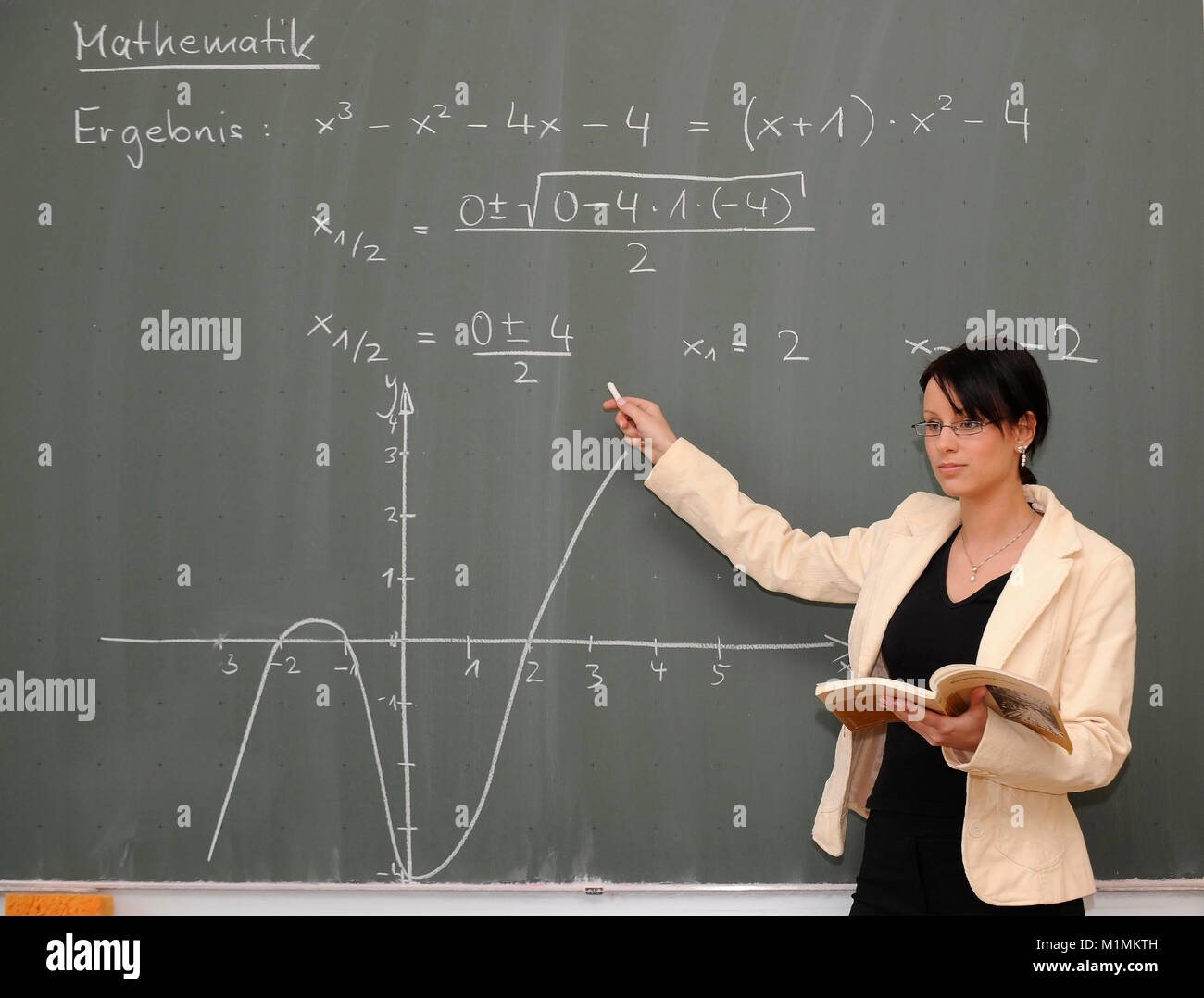 School Teacher gives lessons MR, Schule - Lehrerin gibt Unterricht MR Stock Photo
