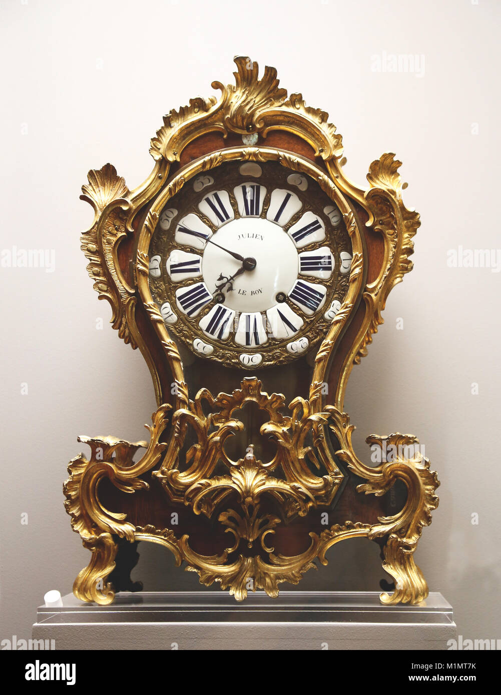 Bracket clock by Julien le Roy, master 1713, case by Antoine Foullet, master 1747. 18th. century Stock Photo