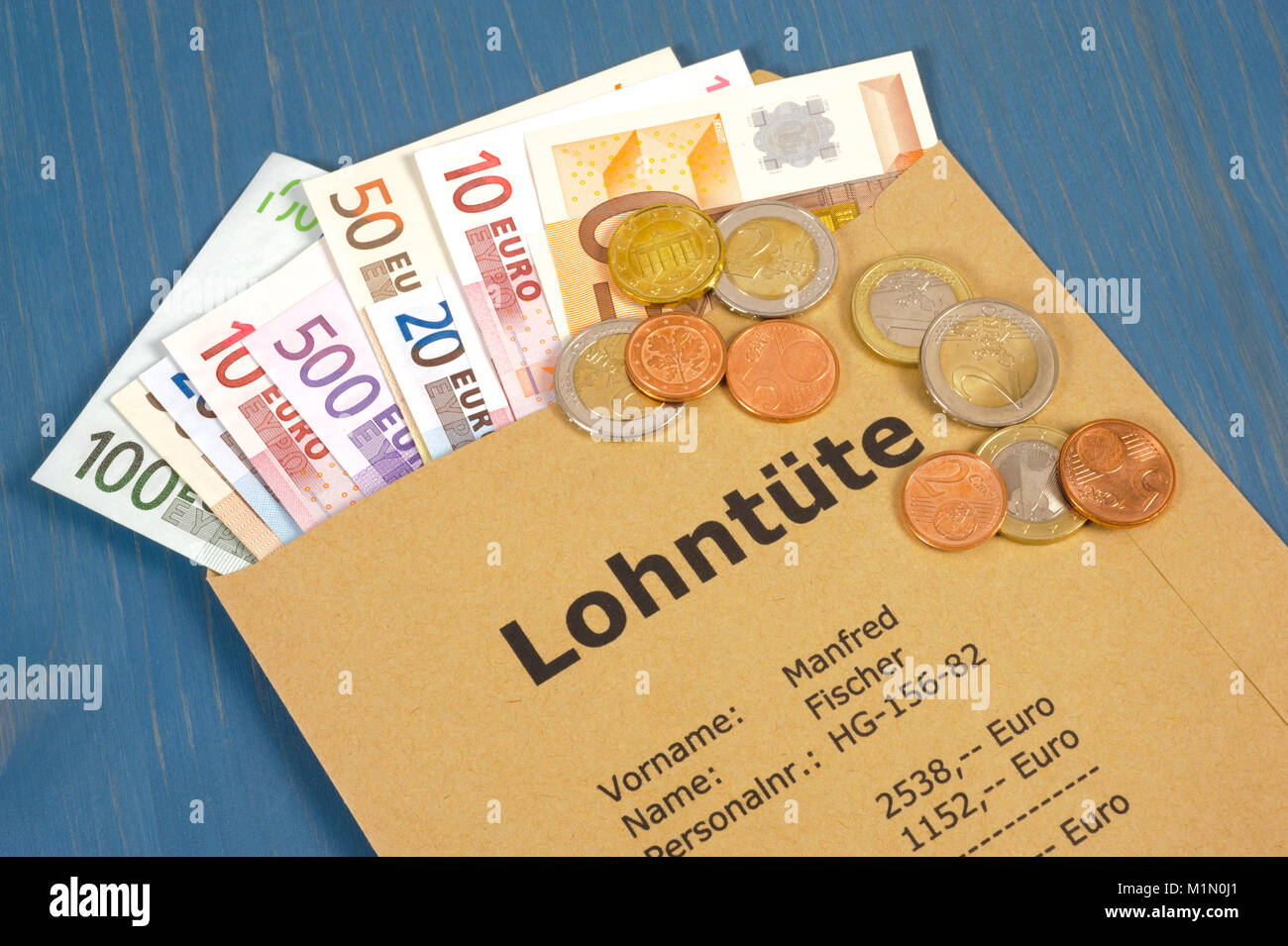 Lohntüte - Wolfgang Filser [Jede Nutzung ist honorarpflichtig. Veroeffentlichung nur gegen Honorarzahlung, Urhebervermerk und Belegexemplar. Die Vergü Stock Photo