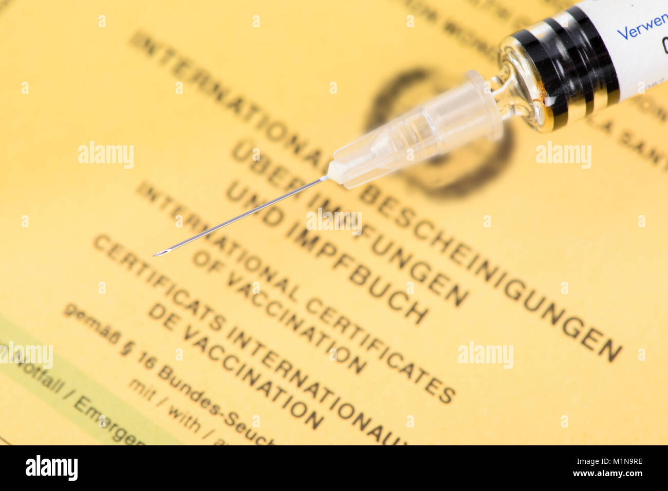 Impfung und Impfbuch Stock Photo