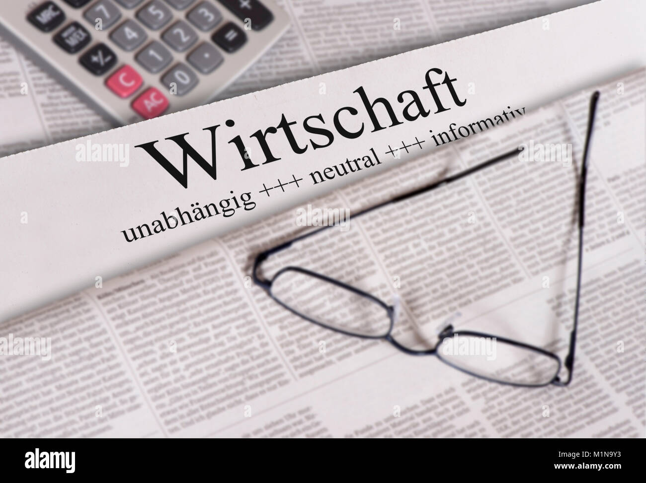 Zeitung mit Überschrift Wirtschaft Stock Photo