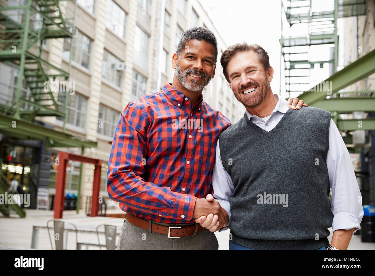 Black men shaking hands hi-res stock photography and images - Alamy