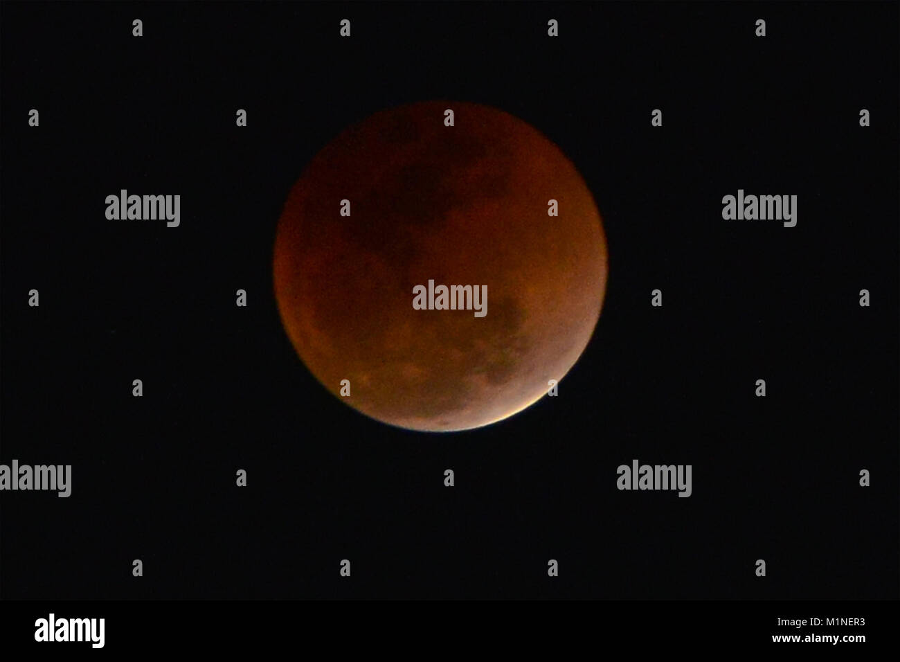 Sjmer, India. 31st Jan, 2018. The rare Super Blue Blood Moon rare treat ...