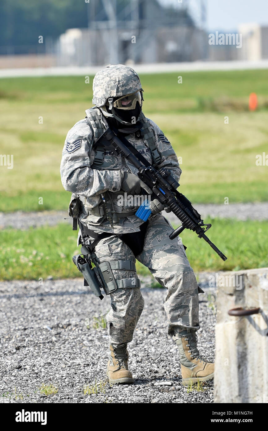 Staff Sgt. Farrell Bowers, 434th Security Forces Squadron fire team member maneuvers through a dynamic tactical training scenario, June 4 at Grissom Air Reserve Base, Ind. This training allows SFS members to improve readiness for real life tactical situations. (U.S. Air Force Stock Photo