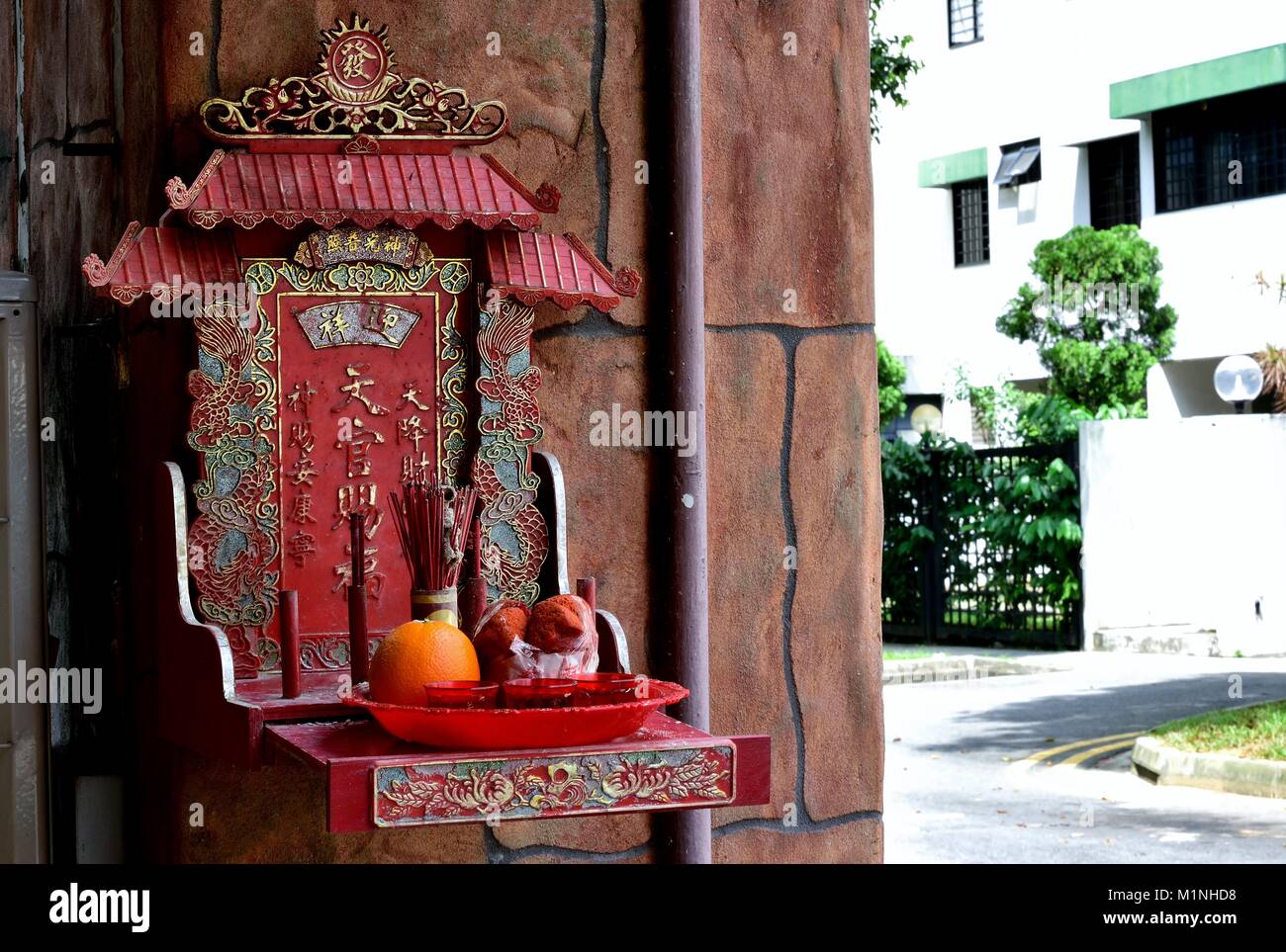 Street shrine singapore hi-res stock photography and images - Alamy