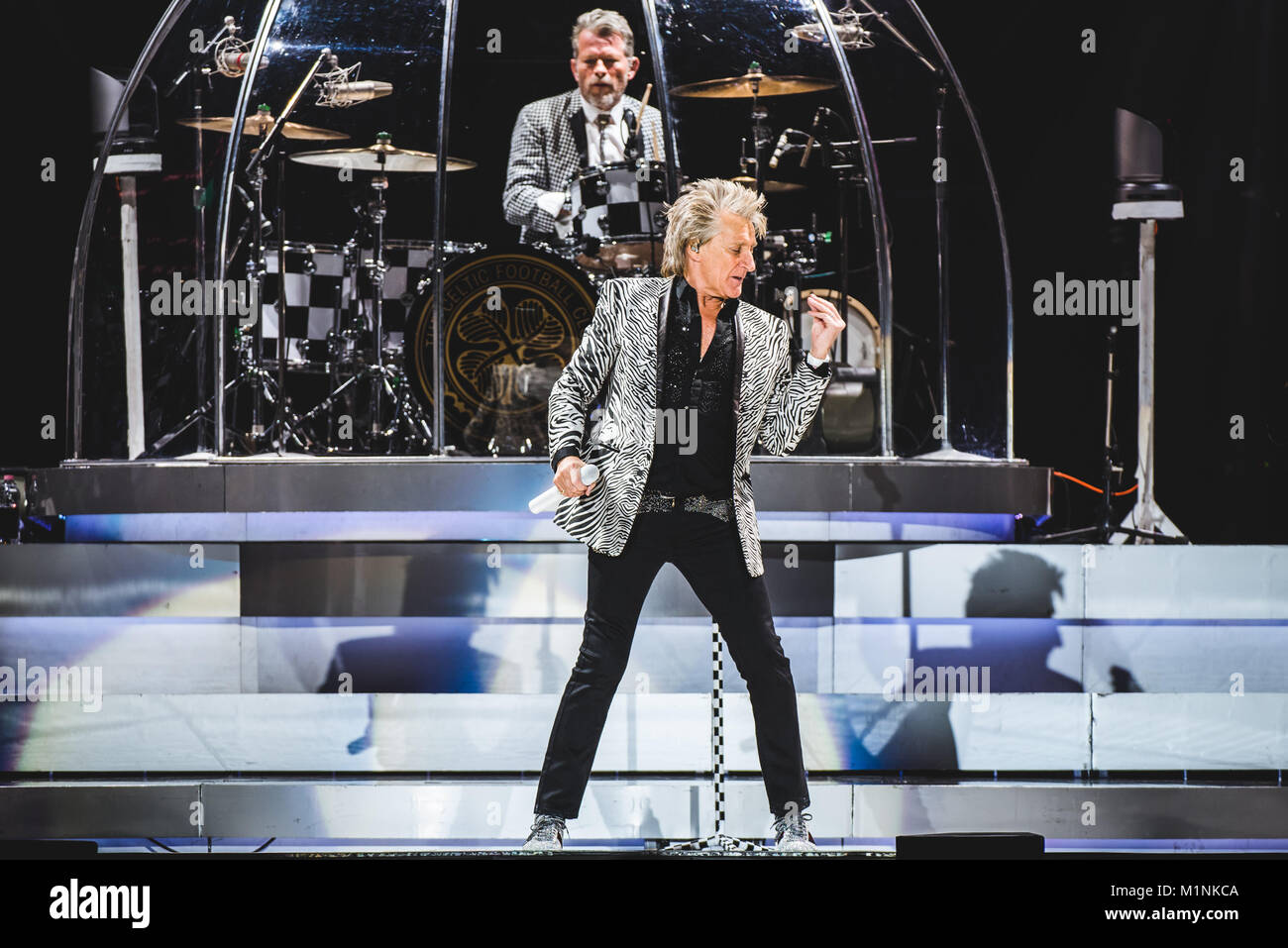Род стюарт хиты. Rod stewart. род стюарт певец. род стюарт фото. род стюарт концерт.
