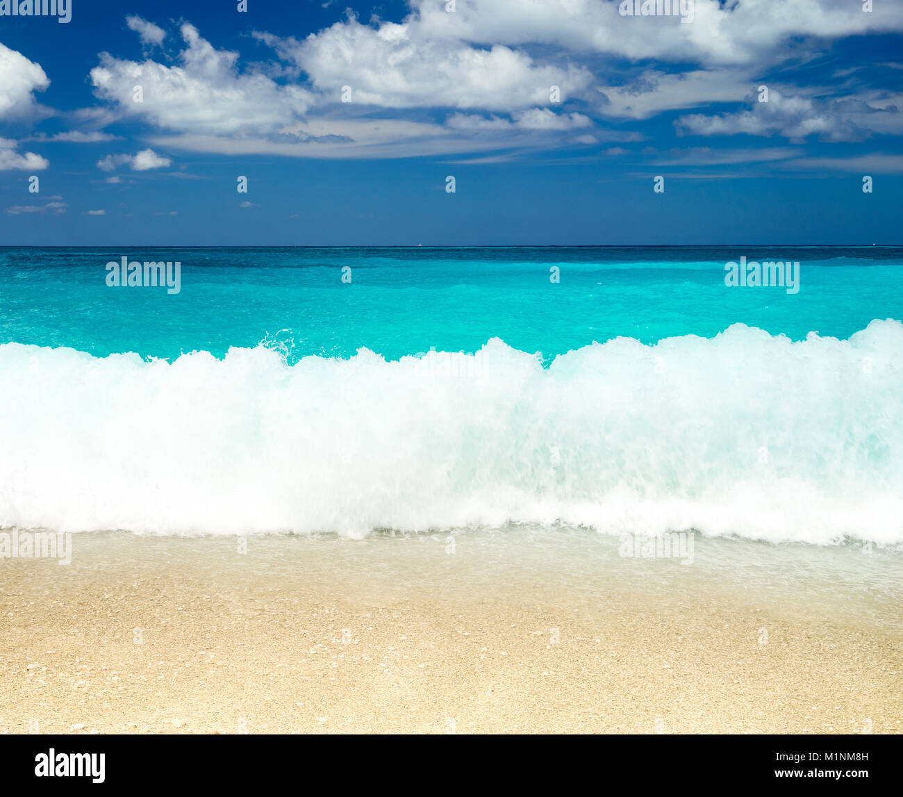 Clear blue tropical water hi-res stock photography and images - Alamy