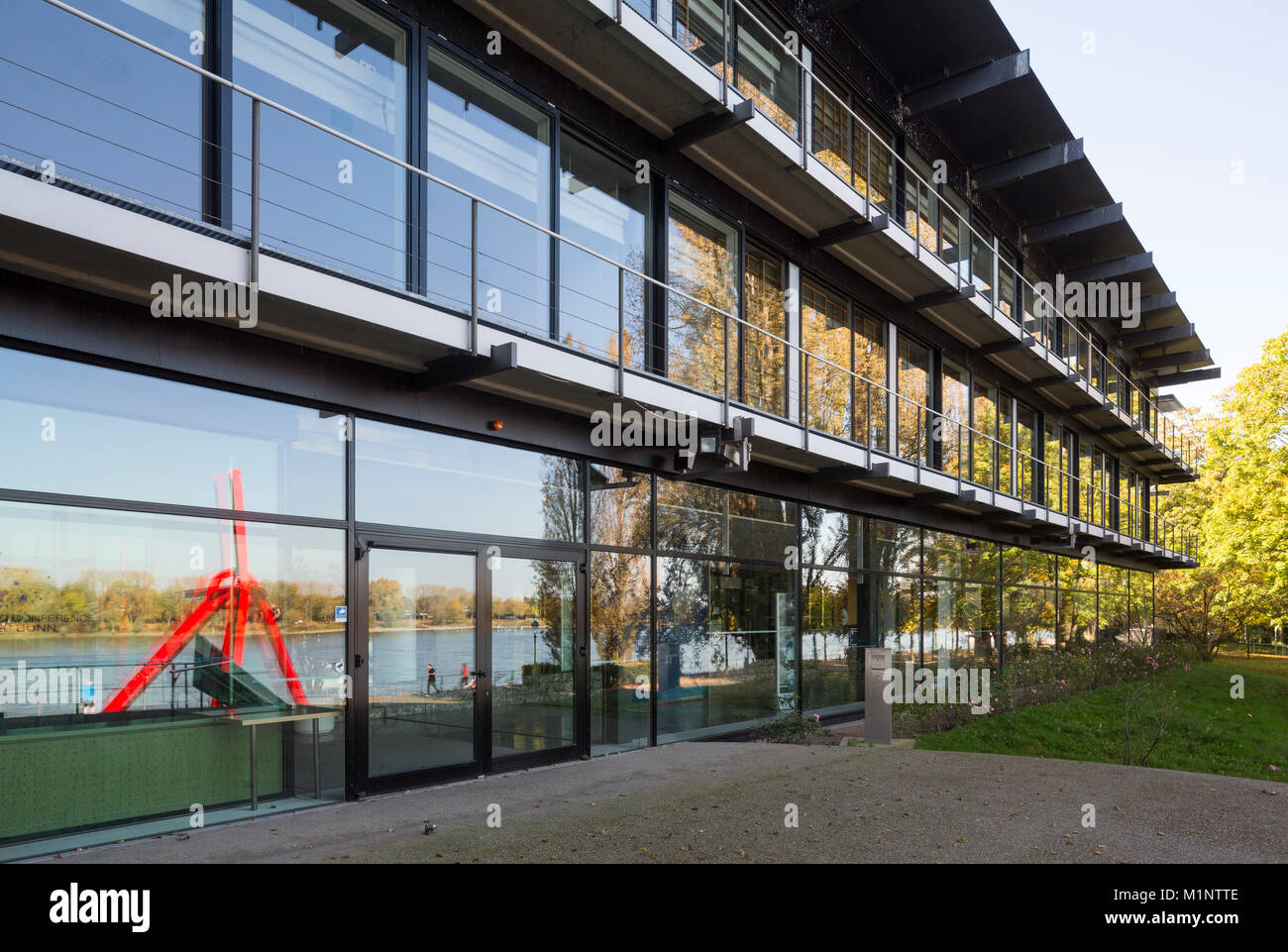 Bonn, Regierungsviertel (Bundesviertel, Parlamentsviertel), Bundeshaus Bonn, ehemaliger Plenarsaal des Deutschen Bundestages, Glasfassade zum Rhein Stock Photo