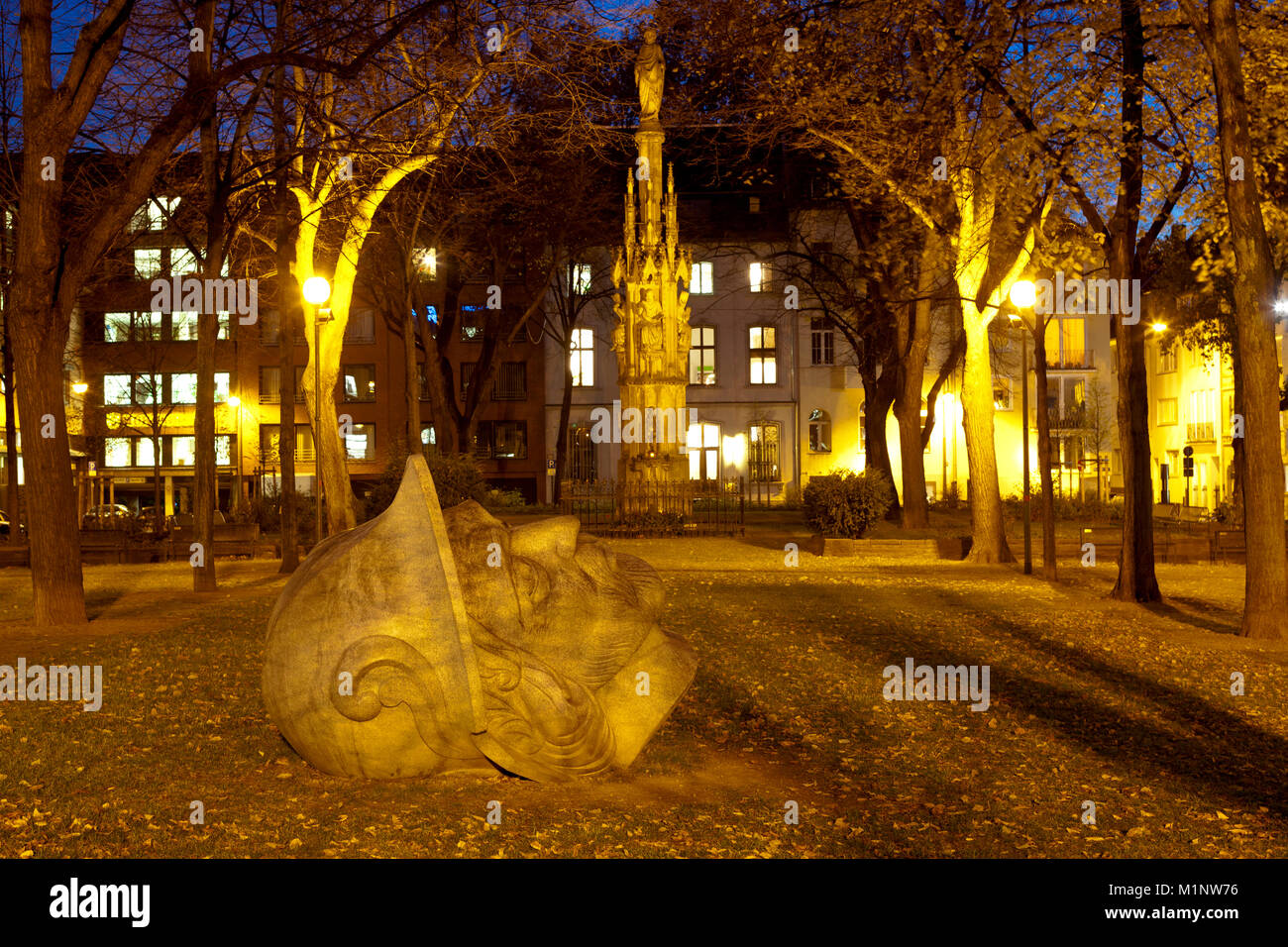 Germany, Cologne, head of the holy St. Gereon at the samll park Gereonsdriesch near the romanesque church St. Gereon, sculpture by Iskender Yediler ma Stock Photo
