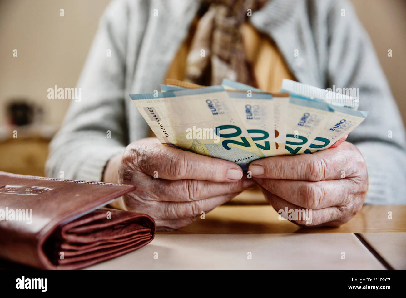 Картина деньги. Восточные мудрости о труде. Несчастный богач. Скупой богач беднее нищего. Богатый и бедный человек.