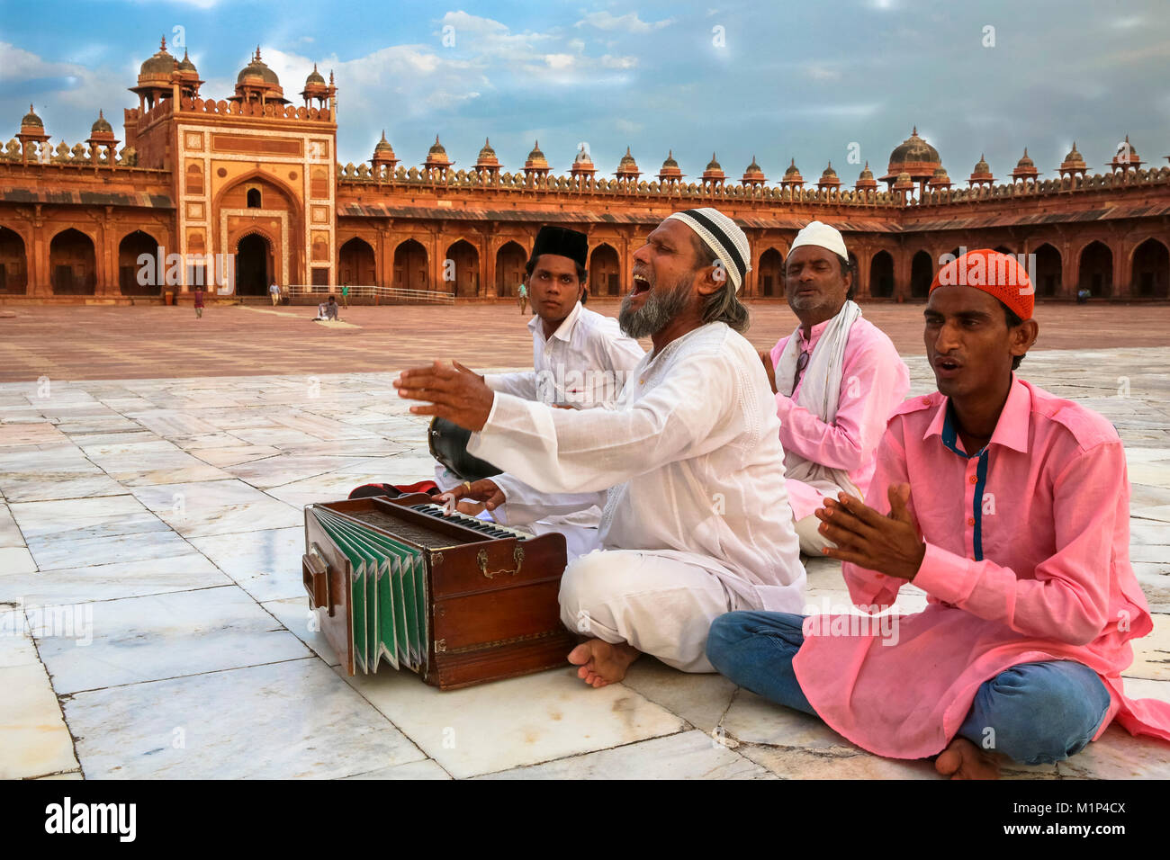 Qawali musician performing in the courtyard of Fatehpur Sikri Jama Masjid (Great Mosque), Fatehpur Sikri, UNESCO, Uttar Pradesh, India, Asia Stock Photo