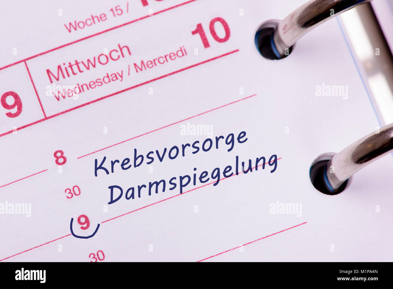 Terminkalender mit Eintrag Krebsvororge mit Darmspiegelung Stock Photo