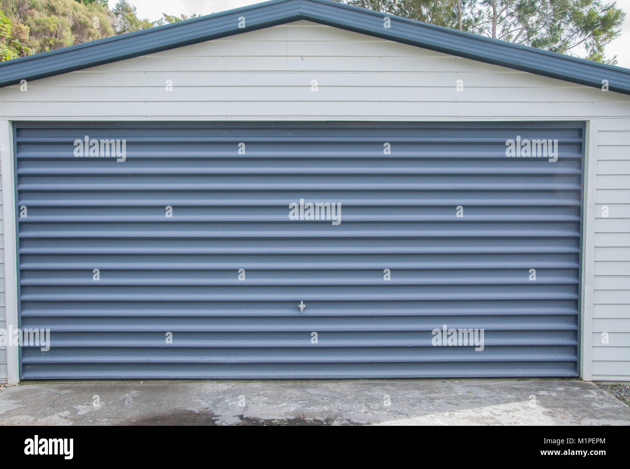 Double garage door hires stock photography and images Alamy