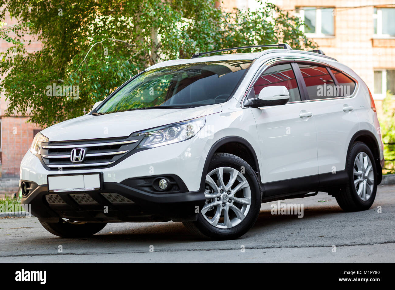Novosibirsk Russia June 18 17 White Honda Crv Side View Photography Of A Urban Crossover In The Street On A Summer Day Stock Photo Alamy Novosibirsk Russia June 18 17 White Honda Crv Side View Photography Of A Urban Crossover In The Street On A Summer Day Stock Photo Alamy