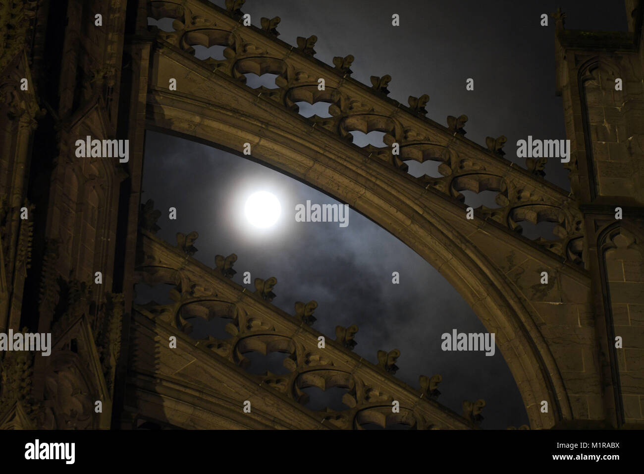 Cologne, Germany. 1st Feb, 2018. The full moon shines bright shortly after midnight, illuminating the Cathedral in Cologne, Germany, 1 February 2018. For the second time in a month the moon has shown its full face in the sky. It is especially close to earth and appears brighter and larger that usual. Credit: Henning Kaiser/dpa/Alamy Live News Stock Photo